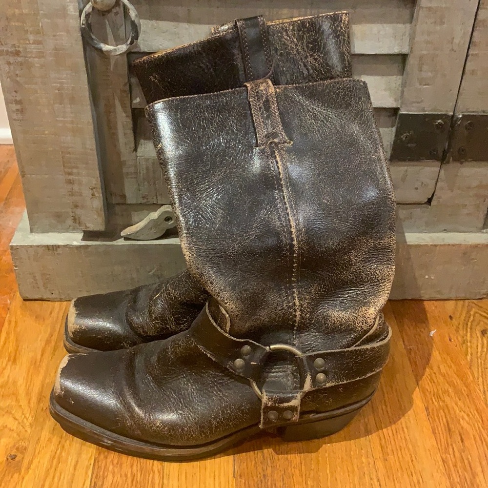 Women’s distressed Frye Boots Size 9.5